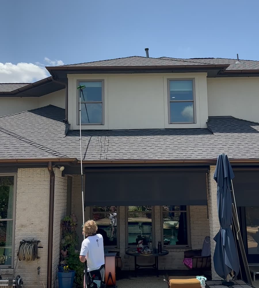 Water-fed pole reaching a two-story roofline